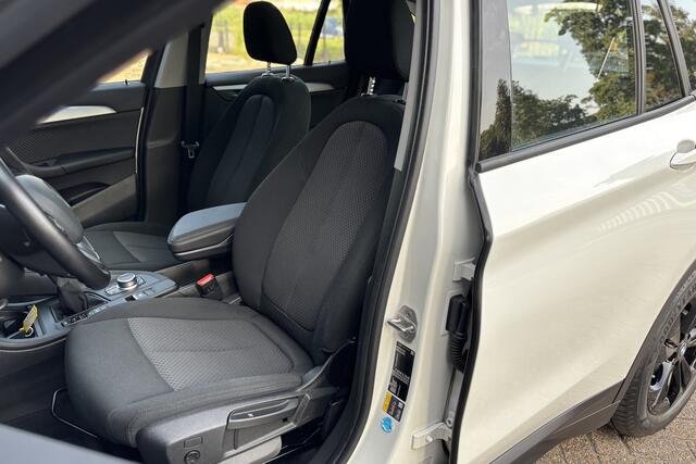 BMW X1 xDrive25e | Panodak | Camera | Stoelverwarming | Inklapbare spiegels | Navi