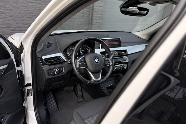 BMW X1 xDrive25e | Panodak | Camera | Stoelverwarming | Inklapbare spiegels | Navi