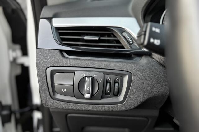BMW X1 xDrive25e | Panodak | Camera | Stoelverwarming | Inklapbare spiegels | Navi