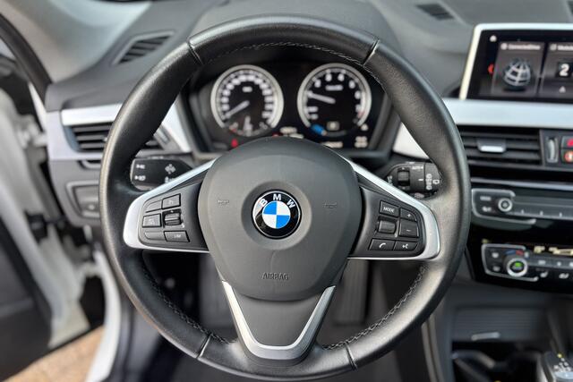 BMW X1 xDrive25e | Panodak | Camera | Stoelverwarming | Inklapbare spiegels | Navi