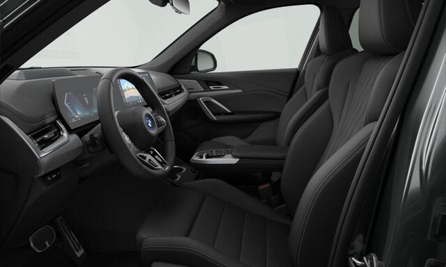 BMW X1 xDrive25e | Individual Lak | M Sportpakket Pro | Trekhaak | Comfort Pack | Panoramadak