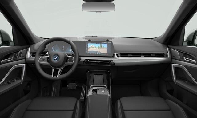 BMW X1 xDrive25e | Individual Lak | M Sportpakket Pro | Trekhaak | Comfort Pack | Panoramadak