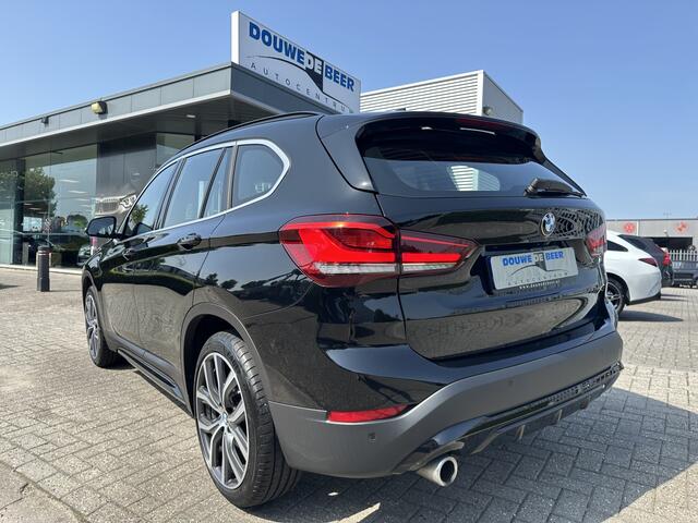 BMW X1 sDrive18i Sport Line Adapt. Cruise | HUD | Camera | Elekt. Klep | Stoelverw,