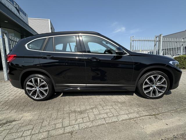 BMW X1 sDrive18i Sport Line Adapt. Cruise | HUD | Camera | Elekt. Klep | Stoelverw,