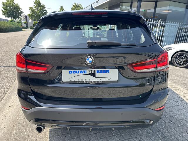 BMW X1 sDrive18i Sport Line Adapt. Cruise | HUD | Camera | Elekt. Klep | Stoelverw,
