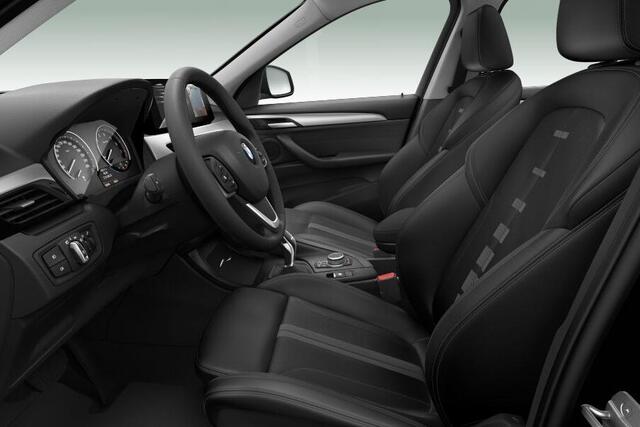BMW X1 sDrive18i Business Edition / Parking Pack / Achteruitrijcamera / Sportstoelen