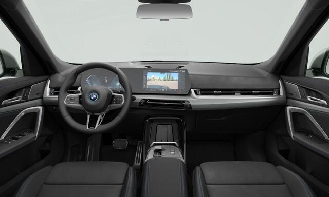 BMW X1 xDrive25e | M-Sport Pro | 19'' | Panorama. | Harman/Kardon | Driv. + Park. Plus | Head-Up | Trekhaak | Getint glas | Camera | Stoelverw. | Comf. Acc.