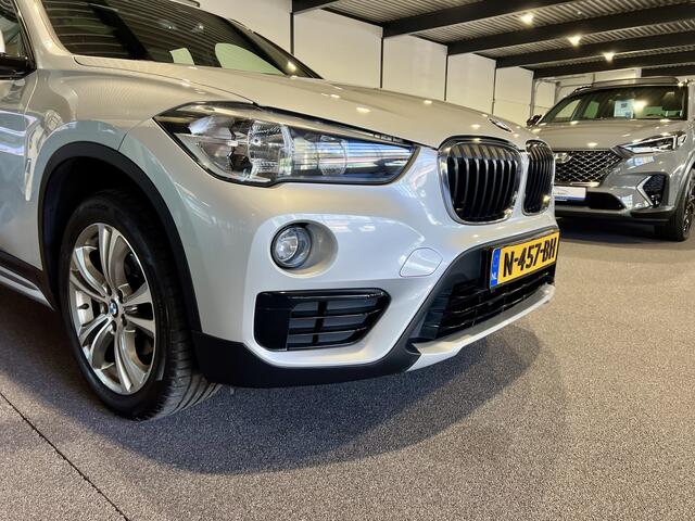BMW X1 sDrive18i Panorama | Navigatie | Stoelverwarming | Zeer nette auto