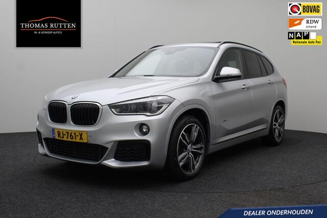 BMW X1 xDrive20i High Executive M-pakket 2017 | Dealer Onderhouden | Panorama Dak | Airco | Navigatie | Cruise Control | Stoelverwarming | Stuurwiel Bediening | 2 Sleutels | Dashcam | Spraak Bediening | Nationale Autopas