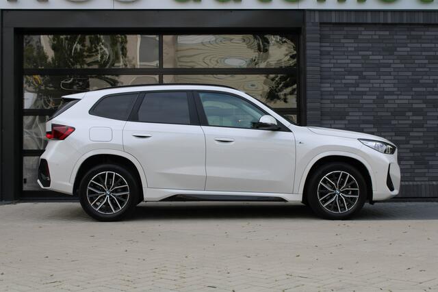 BMW X1 sDrive18i | M-SPORT | KEYLESS | CARPLAY | CAMERA | SFEER | LED | ELEK KOFFERKLEP | 18 INCH |