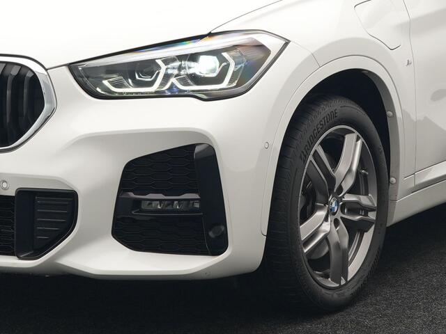BMW X1 xDrive25e M Sport Plug in Hybrid 221pk Dealer O.H | PHEV | Panodak | Carplay | LED | DAB | Sportstoelen Verwarmd | Navi Prof |