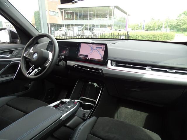 BMW X1 xDrive25e M Sportpakket Shadow-line Adaptief M-onderstel Sportstoelen Driving Assistant Plus Luxury Dashboard 18" LM Velgen