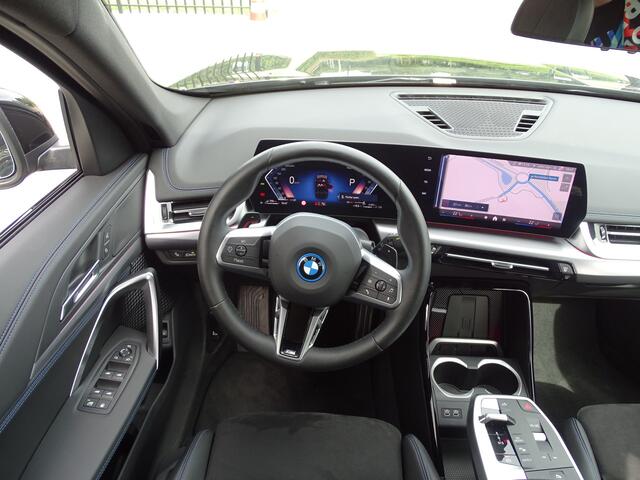 BMW X1 xDrive25e M Sportpakket Shadow-line Adaptief M-onderstel Sportstoelen Driving Assistant Plus Luxury Dashboard 18" LM Velgen