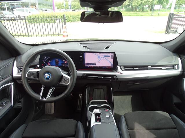 BMW X1 xDrive25e M Sportpakket Shadow-line Adaptief M-onderstel Sportstoelen Driving Assistant Plus Luxury Dashboard 18" LM Velgen