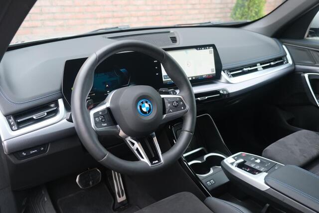 BMW X1 xDrive25e 245pk Aut. M Sport | Navi | Climate | Keyless | Camera | Alcatara | Elektrische Achterklep | Stoelverwarming | PDC