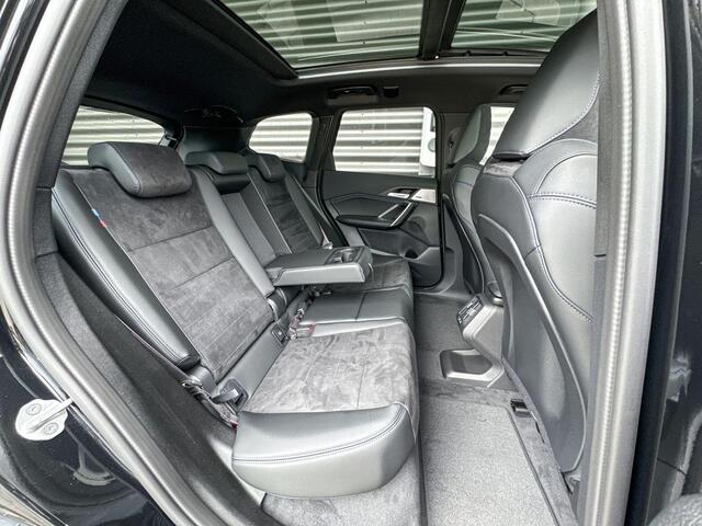 BMW X1 xDrive25e M Sportpakket Pro / Premium Pack / Comfort Pack / Travel Pack / Trekhaak / Panoramadak