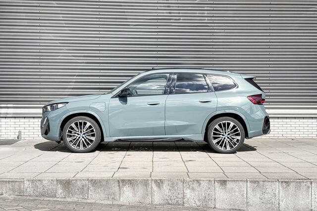 BMW X1 xDrive30e M Sportpakket / Innovation Pack / Comfort Pack / Travel Pack / Panoramadak / Trekhaak