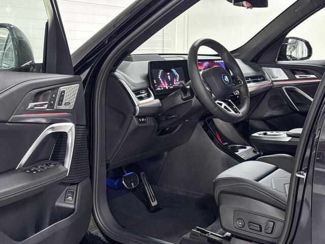 BMW X1 xDrive25e | M-Sport Pro | Travel Pack | Innovation Pack | Comfort Pack | Driving Assistant Professional | Harman/Kardon | Panoramadak | Comfort Access | Trekhaak