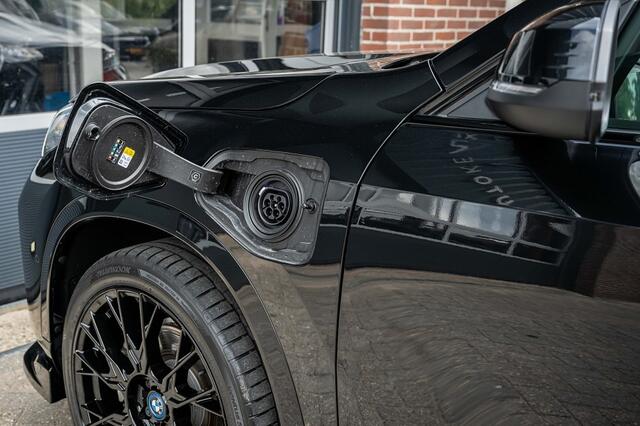 BMW X1 xDrive25e M Sport | Shadow | Maxton | Driving Ass. Plus | Camera | Adapt. Led | Stoelverwarming | 20 Inch |