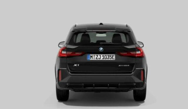 BMW X1 xDrive25e M Sport - Elektrisch verwarmde voorstoelen - Sportstoelen - Comfort Access Driving Assistant Plus - Grootlichtassistent - Adaptief M Onderstel - Automatisch dimmende binnenspiegel -