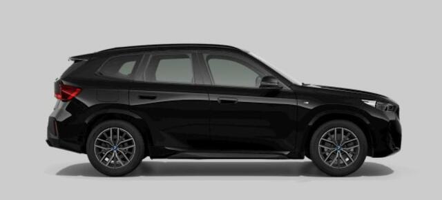 BMW X1 xDrive25e M Sport - Elektrisch verwarmde voorstoelen - Sportstoelen - Comfort Access Driving Assistant Plus - Grootlichtassistent - Adaptief M Onderstel - Automatisch dimmende binnenspiegel -