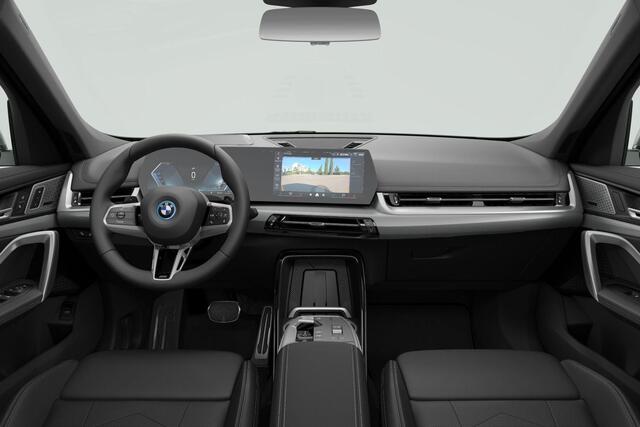 BMW X1 xDrive30e Driving Assistant Professional / Harman Kardon / Head-Up / Glazen panoramadak / Stoelverwarming / Stuurwielverwarming / LED Koplampen Adaptief / Getinte ramen / 20 Inch