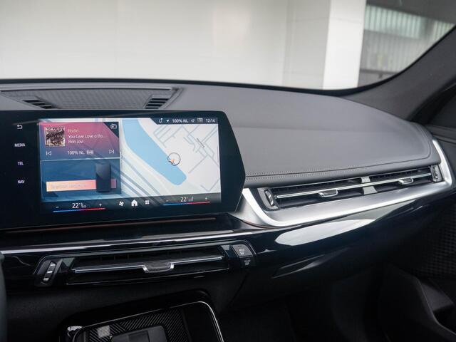 BMW X1 xDrive30e | M Sportpakket | Innovation Pack | 20 inch | Comfort Access | Glazen panoramadak | Driving Assistent Plus | Head-Up Display