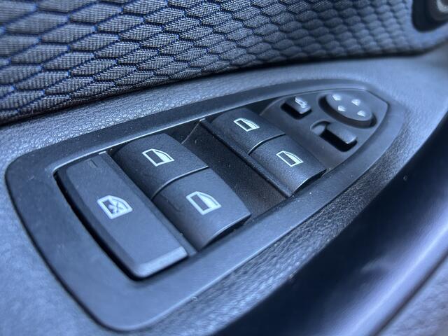 BMW X1 sDrive18i High Executive Edition | M Sport | Getint Glas | Navigatiesysteem Full Map |