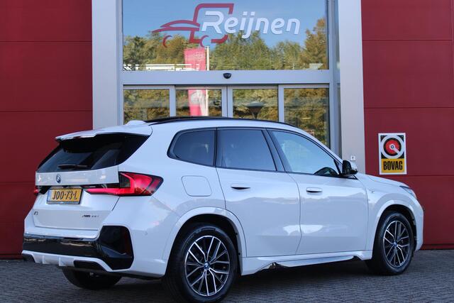 BMW X1 xDrive30e M-SPORT | PANORAMISCH SCHUIF/KANTEL DAK | ELEKTRISCH WEGKLAPBARE TREKHAAK | HARMAN/KARDON AUDIO SYSTEM | ALARMINSTALLATIE | ELEKTRISCH BEDIENBARE VOORSTOELEN MET GEHEUGENFUNCTIE "ACTIEVE ZITPLAATSEN" | STOEL VERWARMING | DRIVING ASSISTANT PROFES
