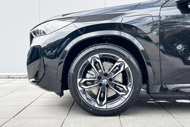 BMW X1 xDrive25e M-Sport Glazen Schuifdak / Harman Kardon / Adaptief LED / Comfort Acces / 19 Inch / Getinte Ramen