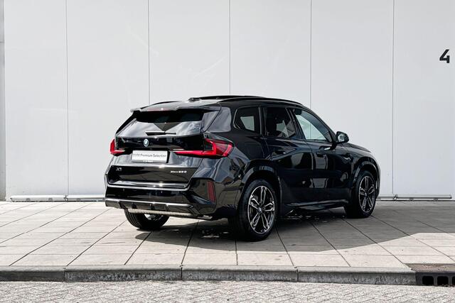BMW X1 xDrive25e M-Sport Glazen Schuifdak / Harman Kardon / Adaptief LED / Comfort Acces / 19 Inch / Getinte Ramen