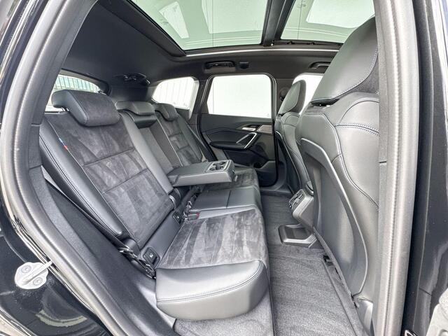 BMW X1 xDrive25e M-Sport Glazen Schuifdak / Harman Kardon / Adaptief LED / Comfort Acces / 19 Inch / Getinte Ramen