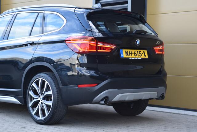 BMW X1 sDrive20i High Executive * Panoramadak * Leder * LED * M-Stuurwiel *