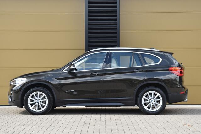 BMW X1 xDrive25i Centennial High Executive * Head-up * LED * Sportstoelen * Panoramadak *