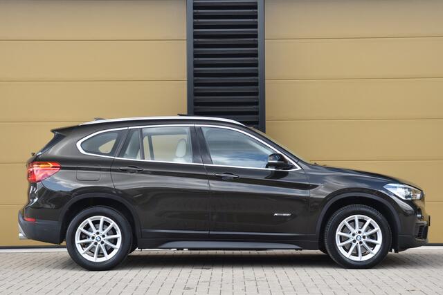 BMW X1 xDrive25i Centennial High Executive * Head-up * LED * Sportstoelen * Panoramadak *