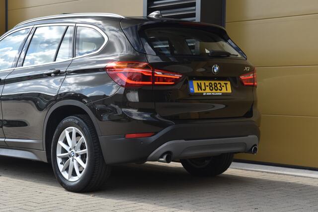BMW X1 xDrive25i Centennial High Executive * Head-up * LED * Sportstoelen * Panoramadak *