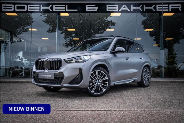 BMW X1 xDrive30e ** Panodak ** Innovation ** Driving Assistant NP 74K ** 1.800kg trekgewicht!