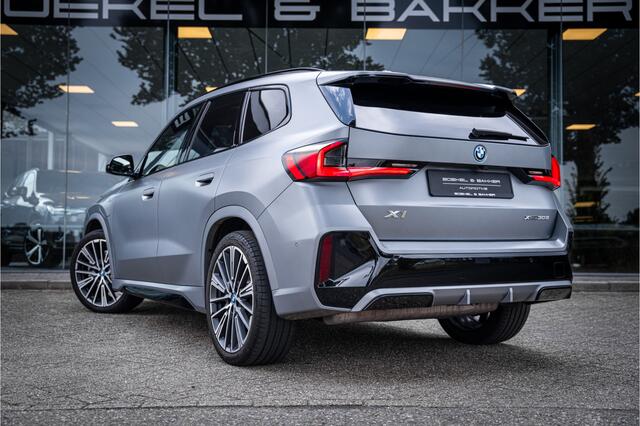 BMW X1 xDrive30e ** Panodak ** Innovation ** Driving Assistant NP 74K ** 1.800kg trekgewicht!