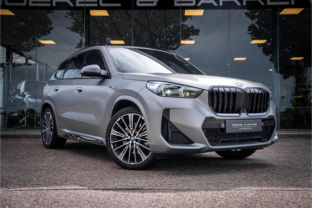 BMW X1 xDrive30e ** Panodak ** Innovation ** Driving Assistant NP 74K ** 1.800kg trekgewicht!