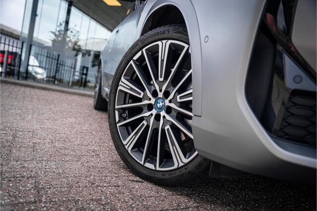 BMW X1 xDrive30e ** Panodak ** Innovation ** Driving Assistant NP 74K ** 1.800kg trekgewicht!