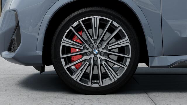 BMW X1 xDrive25e High Executive M Sport Automaat / Panoramadak / Trekhaak / Sportstoelen / M Adaptief onderstel / Comfort Access / Adaptieve LED / Head-Up / Harman Kardon