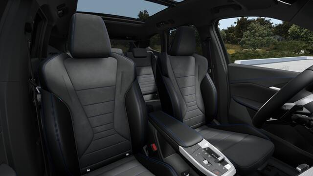 BMW X1 xDrive25e High Executive M Sport Automaat / Panoramadak / Trekhaak / Sportstoelen / M Adaptief onderstel / Comfort Access / Adaptieve LED / Head-Up / Harman Kardon