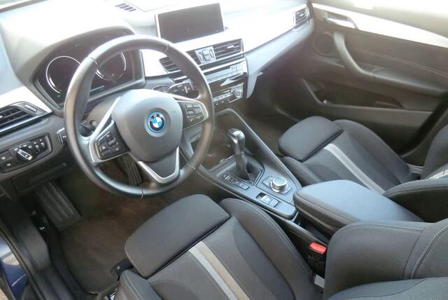 BMW X1 xDrive 25e Advantage Panoramadak Trekhaak LED Achteruitrijcamera Navi Pro HiFi-speakersysteem DAB