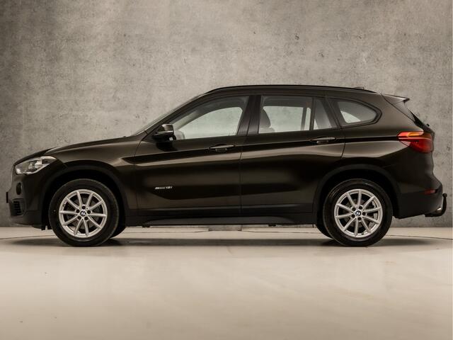 BMW X1 sDrive18i High Executive Automaat (PANORAMADAK, NAVIGATIE, CLIMATE, STOELVERWARMING, LEDEREN SPORTSTOELEN, CRUISE, LED KOPLAMPEN, TREKHAAK, NIEUWE APK, NIEUWSTAAT)