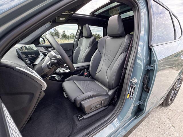 BMW X1 xDrive25e | M Sport | Glazen Panoramadak | Stoelverwarming | Head-up Display |