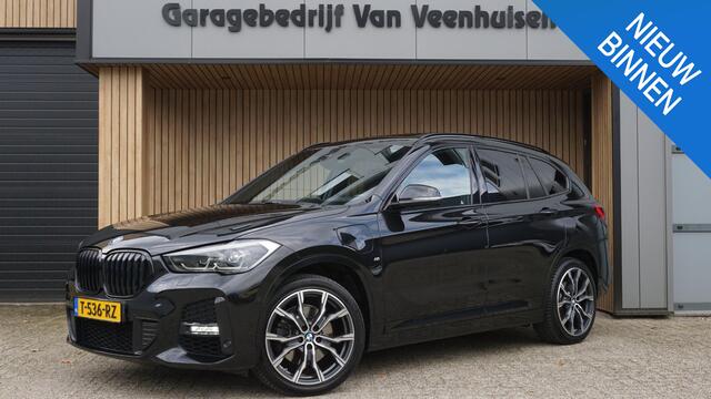 BMW X1 xDrive25e 220pk M-Sport *Facelift* Leder Pano-dak Head-up 19inch LM Afn.Trekhaak LED DAB Groot Navi 82201km!