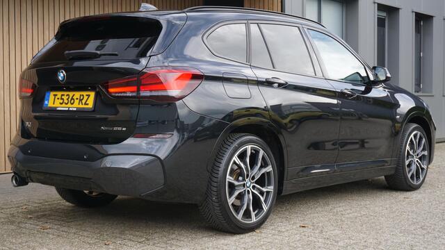 BMW X1 xDrive25e 220pk M-Sport *Facelift* Leder Pano-dak Head-up 19inch LM Afn.Trekhaak LED DAB Groot Navi 82201km!