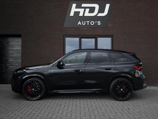 BMW X1 sDrive18i M Sport Pro | Pano | 20" | All Black | H&K | Topv. | Leer |