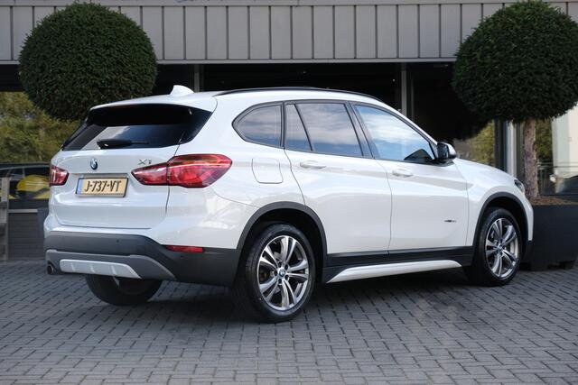 BMW X1 sDrive18i High Executive Automaat Panodak Leder
