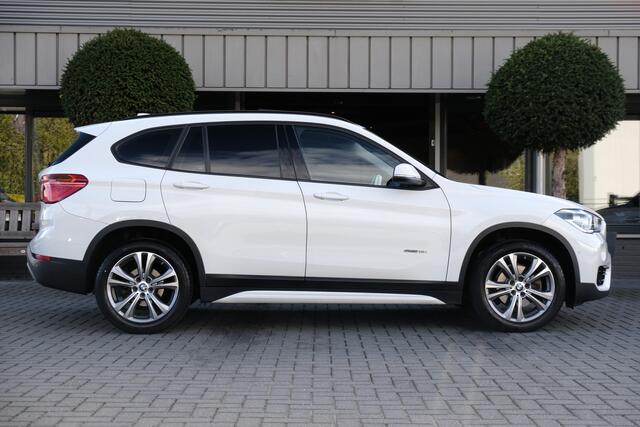 BMW X1 sDrive18i High Executive Automaat Panodak Leder